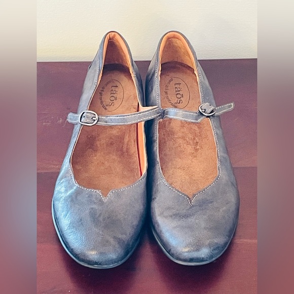 Taos Z3766* Woman's Blue Metallic  Mary Jane Walking Shoes Size 8-8.5 US / 39 - Picture 2 of 14